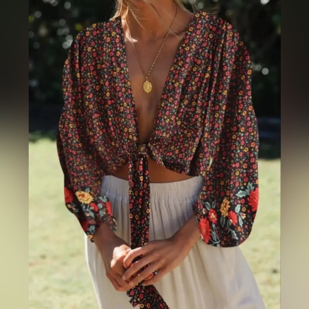 Black Wildflowers Womens Long Sleeve Crop Top